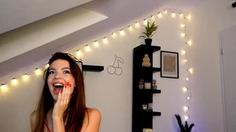 Snapshot of sophie_fleur chatting on September 9, 5:13 pm Sophie online show from September 9, 5:13 pm
