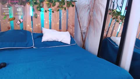 sophie_moon24 online show from January 28, 11:50 pm