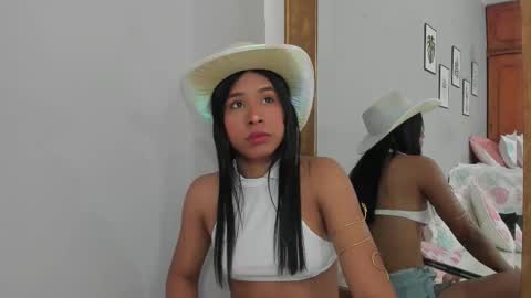 sophie_w1 online show from October 9, 1:05 pm