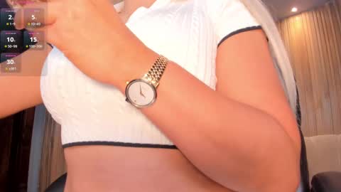 Snapshot of sophiebarnett_ chatting on February 27, 2:25 am Sophie online show from February 27, 2:25 am