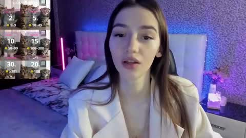 Sophie online show from March 3, 7:32 am