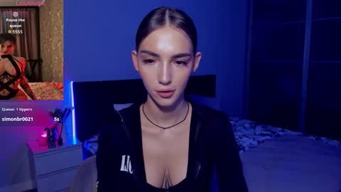 Sophie online show from October 4, 5:00 pm