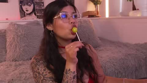 Sophiee  online show from April 1, 6:38 pm