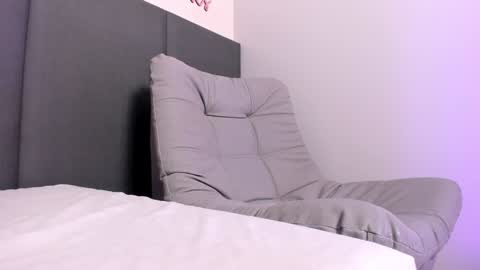 Snapshot of sophieharris__ chatting on February 8, 1:54 am sophieharris__ online show from February 8, 1:54 am