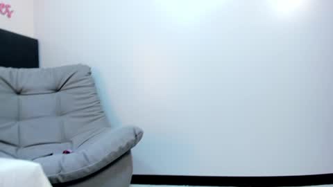 Snapshot of sophieharris__ chatting on February 1, 11:06 pm sophieharris__ online show from February 1, 11:06 pm