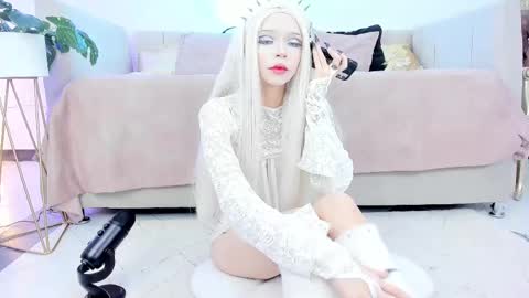 SOPH  online show from October 3, 12:20 am