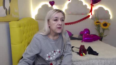 Snapshot of sophiekittyy chatting on February 13, 10:34 am sophiekittyy online show from February 13, 10:34 am