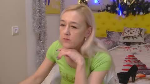Snapshot of sophiekittyy chatting on January 11, 10:40 am sophiekittyy online show from January 11, 10:40 am