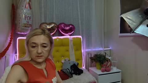 Snapshot of sophiekittyy chatting on March 4, 10:35 am sophiekittyy online show from March 4, 10:35 am