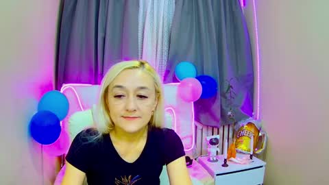 sophiekittyy online show from October 2, 6:23 am