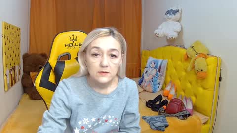Snapshot of sophiekittyy chatting on February 1, 7:15 am sophiekittyy online show from February 1, 7:15 am