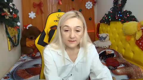 Snapshot of sophiekittyy chatting on December 3, 10:34 am sophiekittyy online show from December 3, 10:34 am