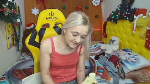 Snapshot of sophiekittyy chatting on January 4, 10:38 am sophiekittyy online show from January 4, 10:38 am