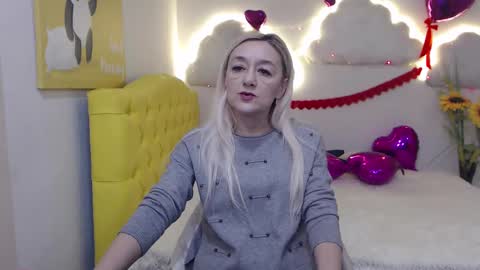Snapshot of sophiekittyy chatting on February 16, 7:26 am sophiekittyy online show from February 16, 7:26 am