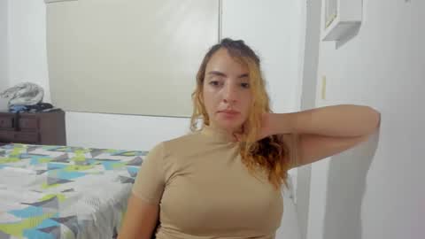 Snapshot of sophielatina chatting on February 9, 7:26 am Sophia online show from February 9, 7:26 am