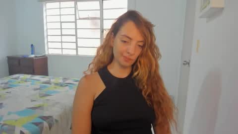 Snapshot of sophielatina chatting on February 4, 9:20 pm Sophia online show from February 4, 9:20 pm