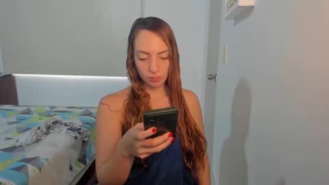 Snapshot of sophielatina chatting on February 9, 7:41 pm Sophia online show from February 9, 7:41 pm