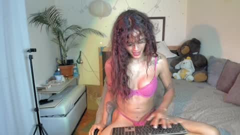 Snapshot of sophielondono21 chatting on January 20, 10:37 pm SofiTrans21 online show from January 20, 10:37 pm