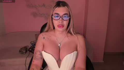 Sophie  Palmer online show from June 22, 12:23 pm