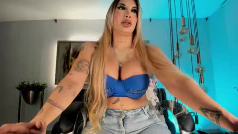 Sophie  Palmer online show from October 13, 12:07 pm