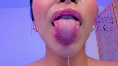 sophierooy online show from January 8, 4:33 pm