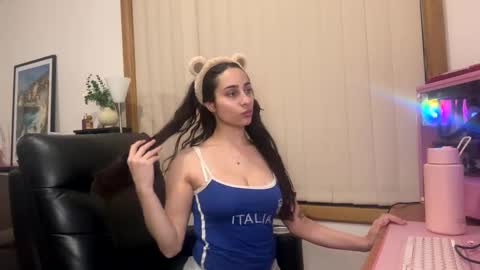 Sophie online show from December 7, 2:41 pm