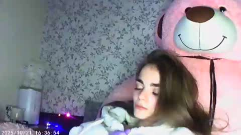 Snapshot of sophiesuvi chatting on October 20, 6:24 pm Sophie and my bestie Mandy online show from October 20, 6:24 pm