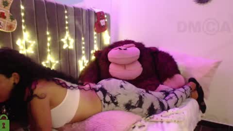 Snapshot of sophiia_dreams chatting on December 22, 1:34 am Sophia this is not my real name online show from December 22, 1:34 am