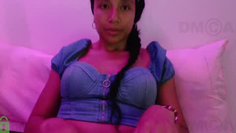 Snapshot of sophiia_dreams chatting on January 4, 11:17 pm Sophia this is not my real name online show from January 4, 11:17 pm