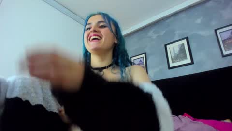 Snapshot of sophiiaamiller chatting on December 10, 9:55 am Sophia online show from December 10, 9:55 am