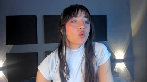 Snapshot of sophy_smilesweet chatting on January 17, 5:41 pm SOPHY ROGERS online show from January 17, 5:41 pm