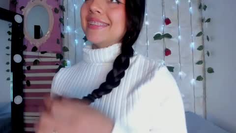 Snapshot of sophy_smilesweet chatting on March 7, 6:00 pm SOPHY ROGERS online show from March 7, 6:00 pm