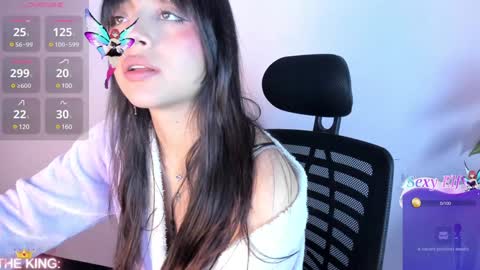 Snapshot of sophy_smilesweet chatting on February 3, 2:45 pm SOPHY ROGERS online show from February 3, 2:45 pm