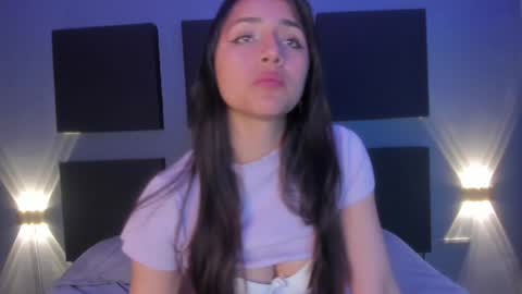 Snapshot of sophy_smilesweet chatting on January 23, 5:52 pm SOPHY ROGERS online show from January 23, 5:52 pm