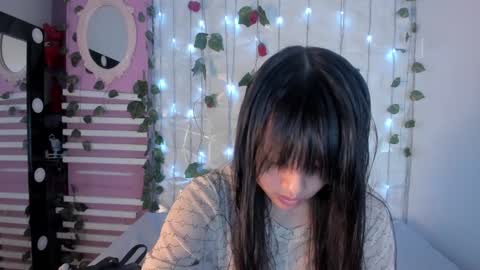 Snapshot of sophy_smilesweet chatting on February 7, 11:45 am SOPHY ROGERS online show from February 7, 11:45 am