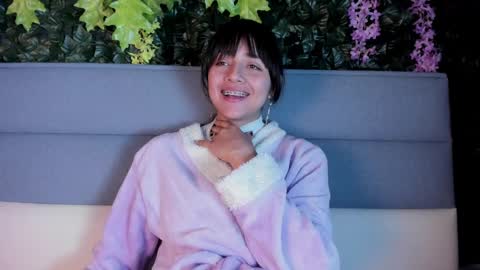 Snapshot of sophy_smilesweet chatting on January 28, 11:38 am SOPHY ROGERS online show from January 28, 11:38 am