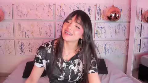 Snapshot of sophy_smilesweet chatting on February 13, 2:52 pm SOPHY ROGERS online show from February 13, 2:52 pm