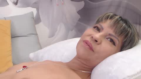 Snapshot of sophysomers chatting on February 1, 3:28 pm Sophy online show from February 1, 3:28 pm