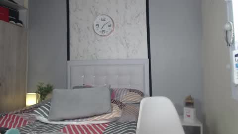 Snapshot of sopphiefox chatting on February 19, 1:18 am Sofia online show from February 19, 1:18 am