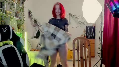 Leah online show from September 17, 6:22 pm