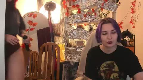 Leah online show from November 28, 10:17 pm