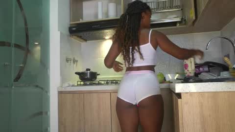 Snapshot of sow_fitt chatting on February 8, 5:50 pm sow_fitt online show from February 8, 5:50 pm