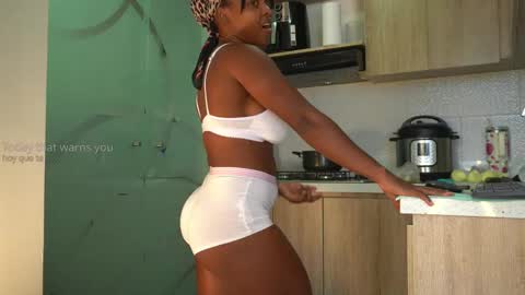 Snapshot of sow_fitt chatting on March 9, 6:00 pm sow_fitt online show from March 9, 6:00 pm