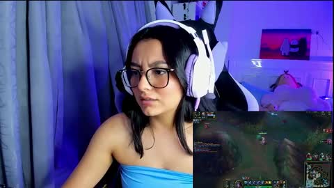 Snapshot of soy___lili chatting on December 28, 11:37 pm Lili online show from December 28, 11:37 pm