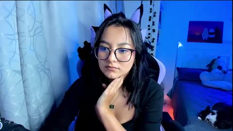 Snapshot of soy___lili chatting on December 11, 10:27 pm Lili online show from December 11, 10:27 pm
