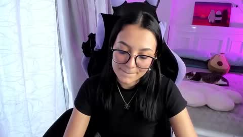 Snapshot of soy___lili chatting on February 20, 10:04 pm Lili online show from February 20, 10:04 pm