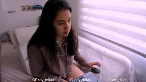 Snapshot of soy_miia chatting on December 17, 9:16 pm MIA online show from December 17, 9:16 pm