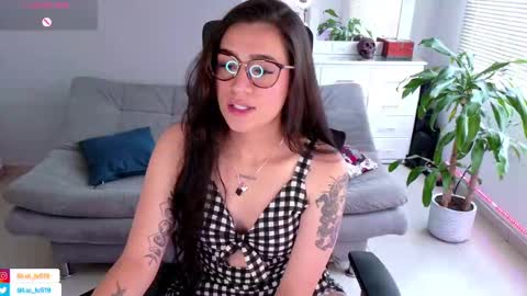 Snapshot of soyabby_ chatting on February 9, 9:06 pm Luisa online show from February 9, 9:06 pm