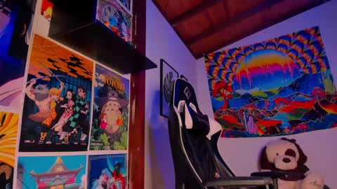 Snapshot of space__kittyy chatting on March 1, 7:19 am Val online show from March 1, 7:19 am