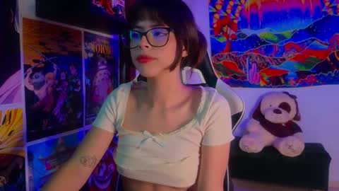 Snapshot of space__kittyy chatting on February 3, 8:57 am Val online show from February 3, 8:57 am